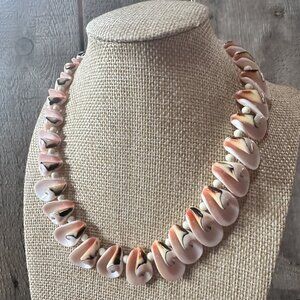 Vintage Strawberry Conch Shell Necklace Luhuanus Shells Choker